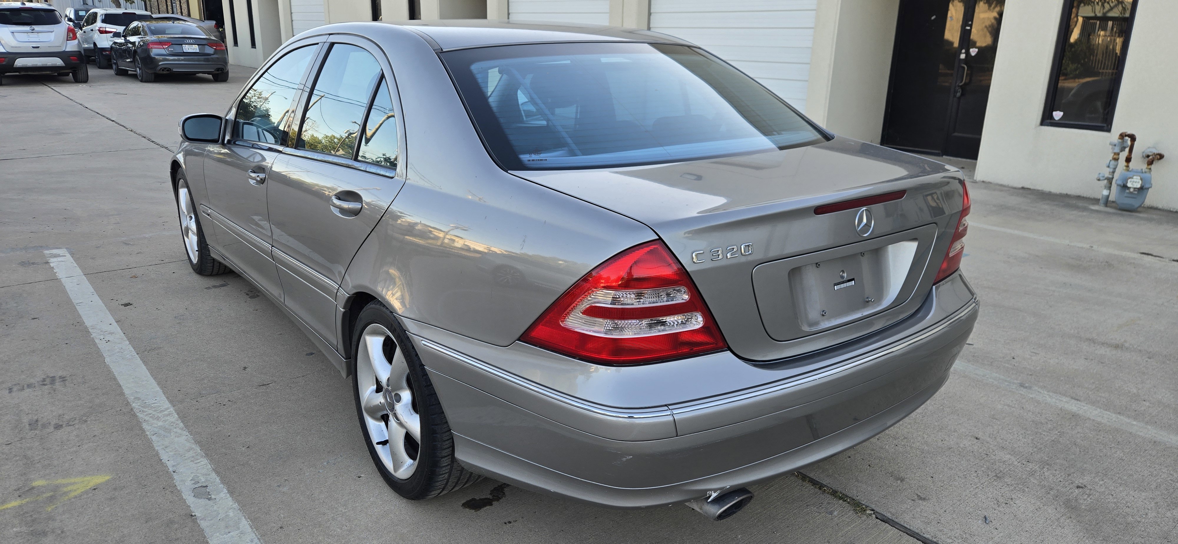 Used 2004 Mercedes-Benz C 320 Sedan image 6