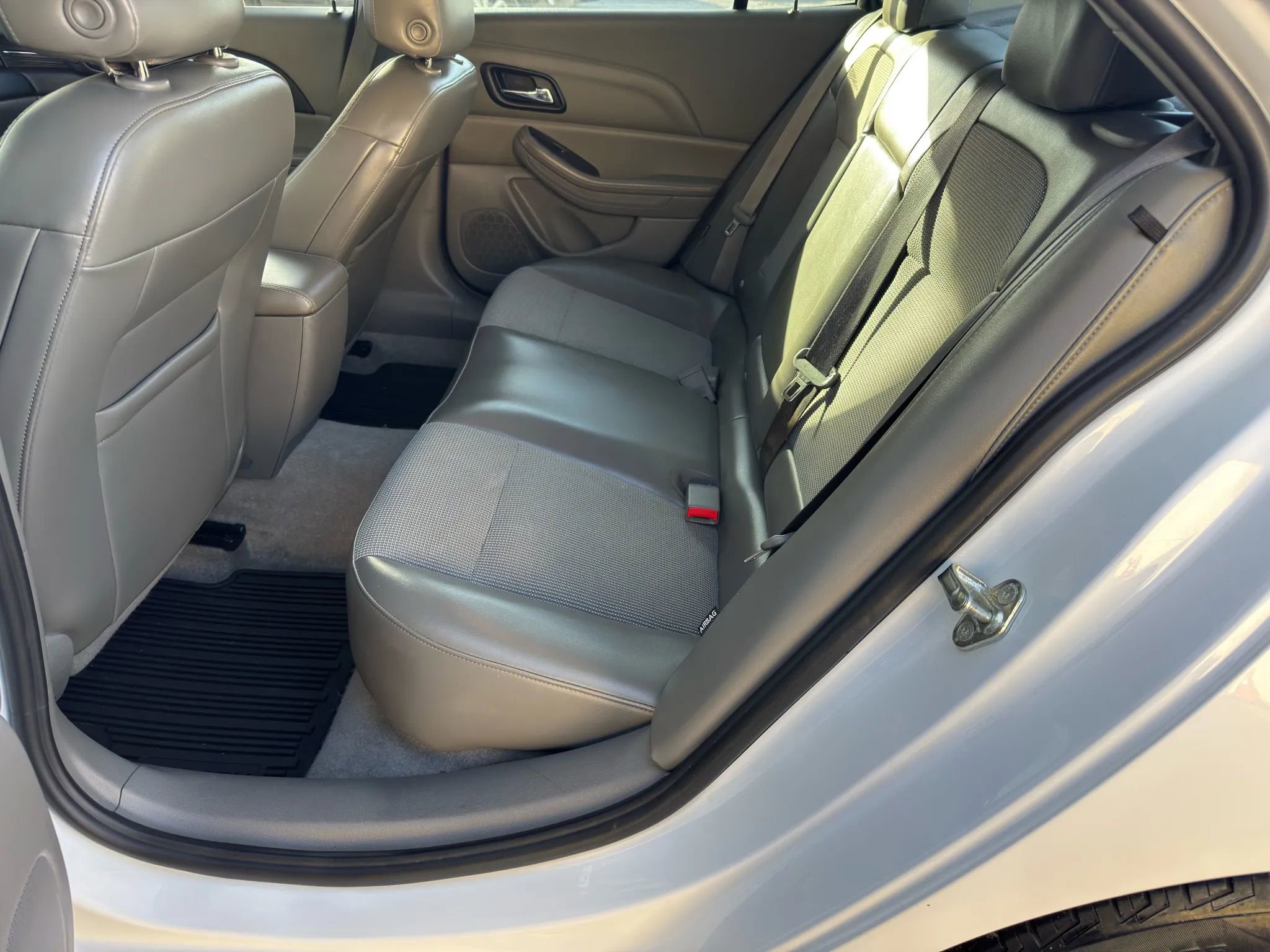 Used 2016 Chevrolet Malibu LT FWD image 9