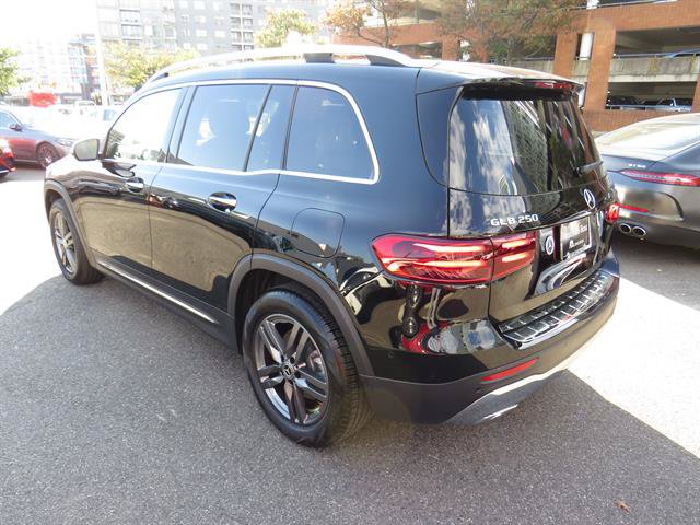 Used 2026 Mercedes-Benz GLB 250 4MATIC image 2