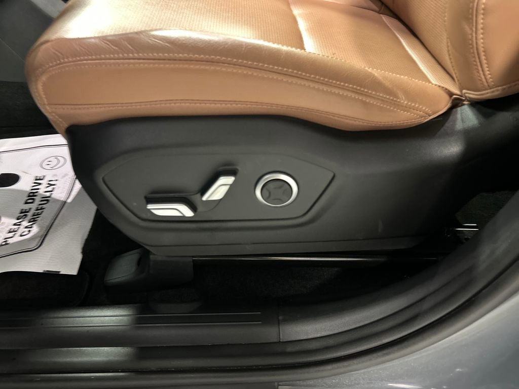 Used 2025 Hyundai Santa Fe Limited image 11