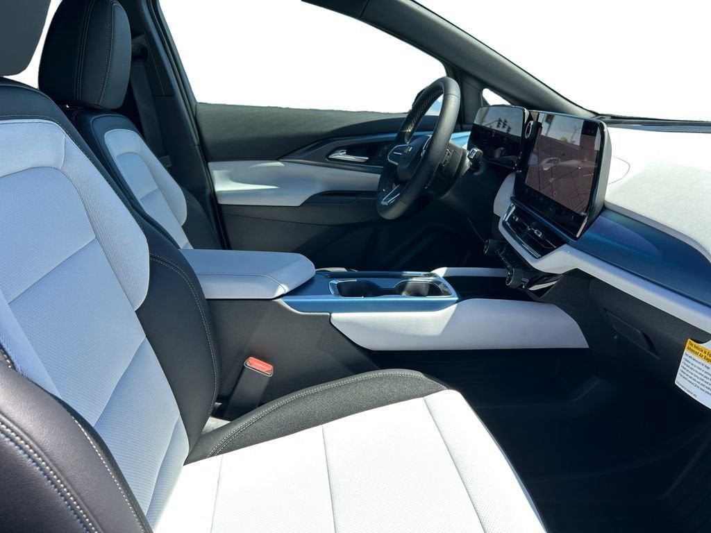 New 2026 Chevrolet Equinox EV LT w/ LPO, Blackout Package FWD image 17