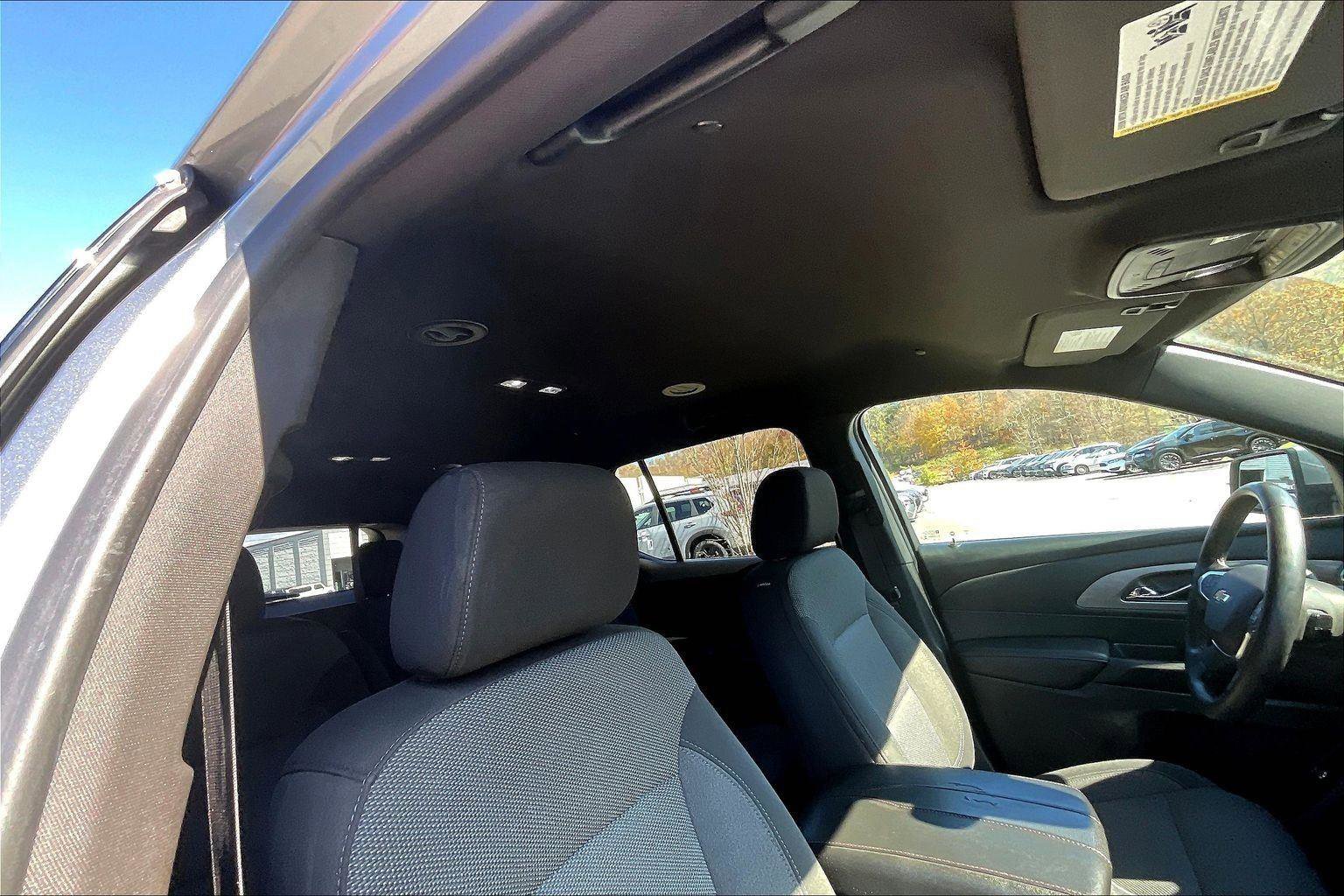 Used 2023 Chevrolet Traverse LT image 23