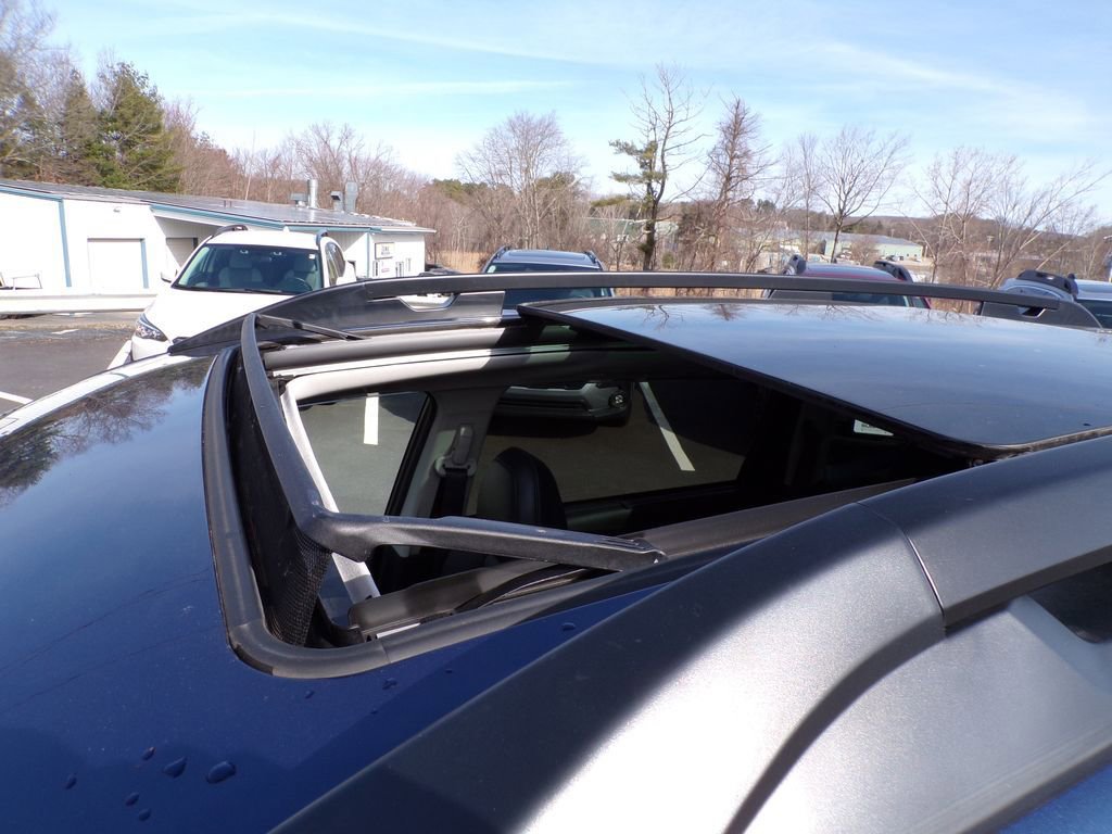 Used 2022 Subaru Ascent Limited w/ Technology Package image 4