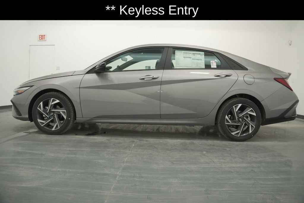 Certified 2025 Hyundai Elantra Sport image 6