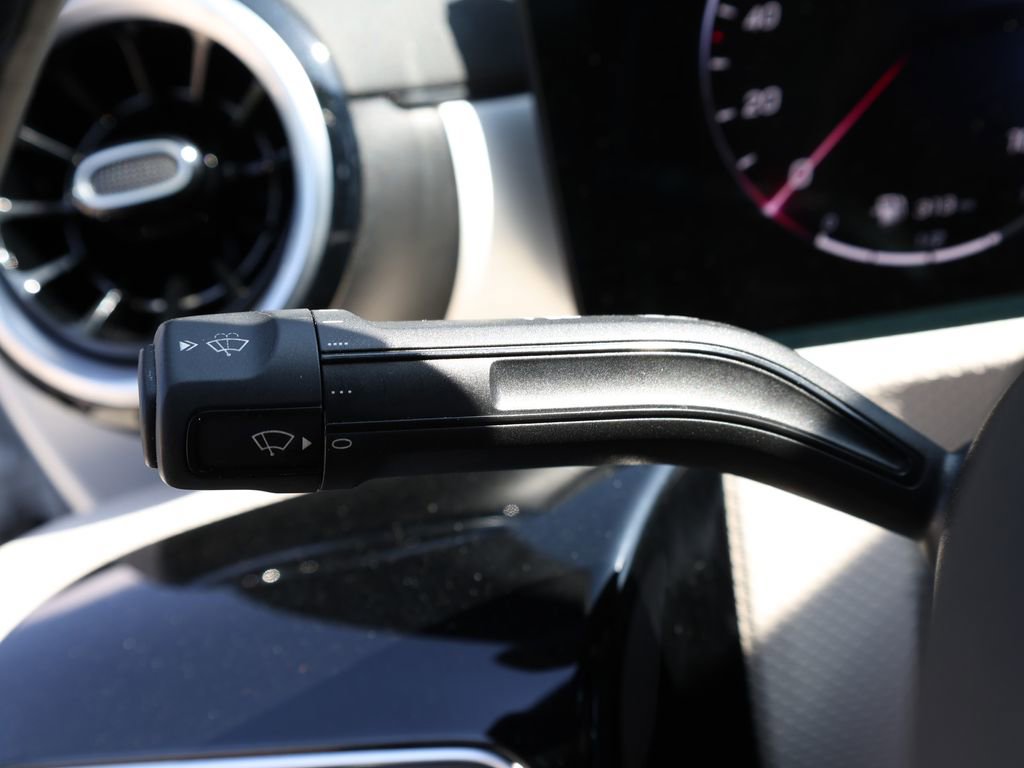 Used 2025 Mercedes-Benz CLA 250 image 36