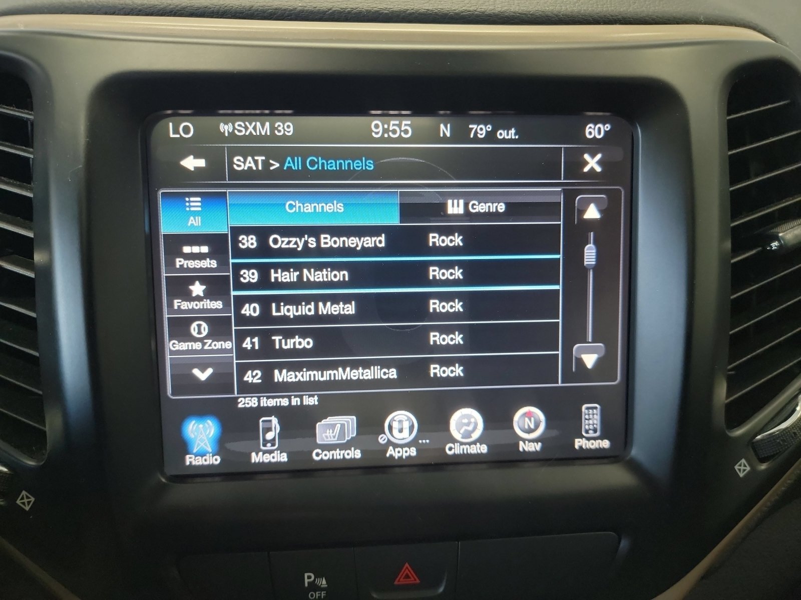 Used 2018 Jeep Cherokee Limited AWD/4WD image 32