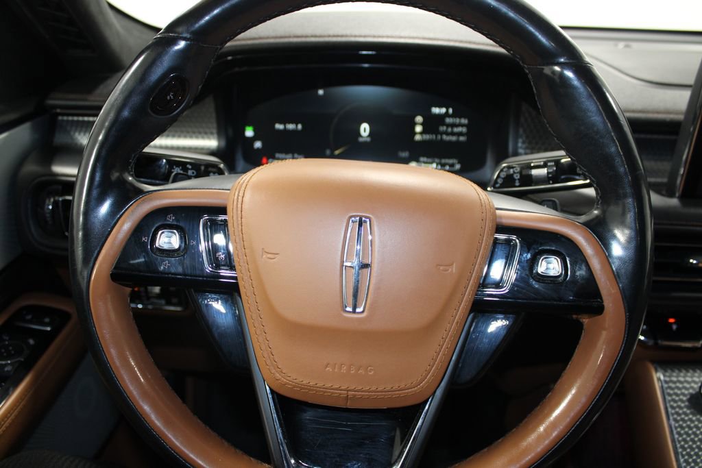 Used 2022 Lincoln Aviator Black Label w/ Class IV Trailer Tow Package image 39