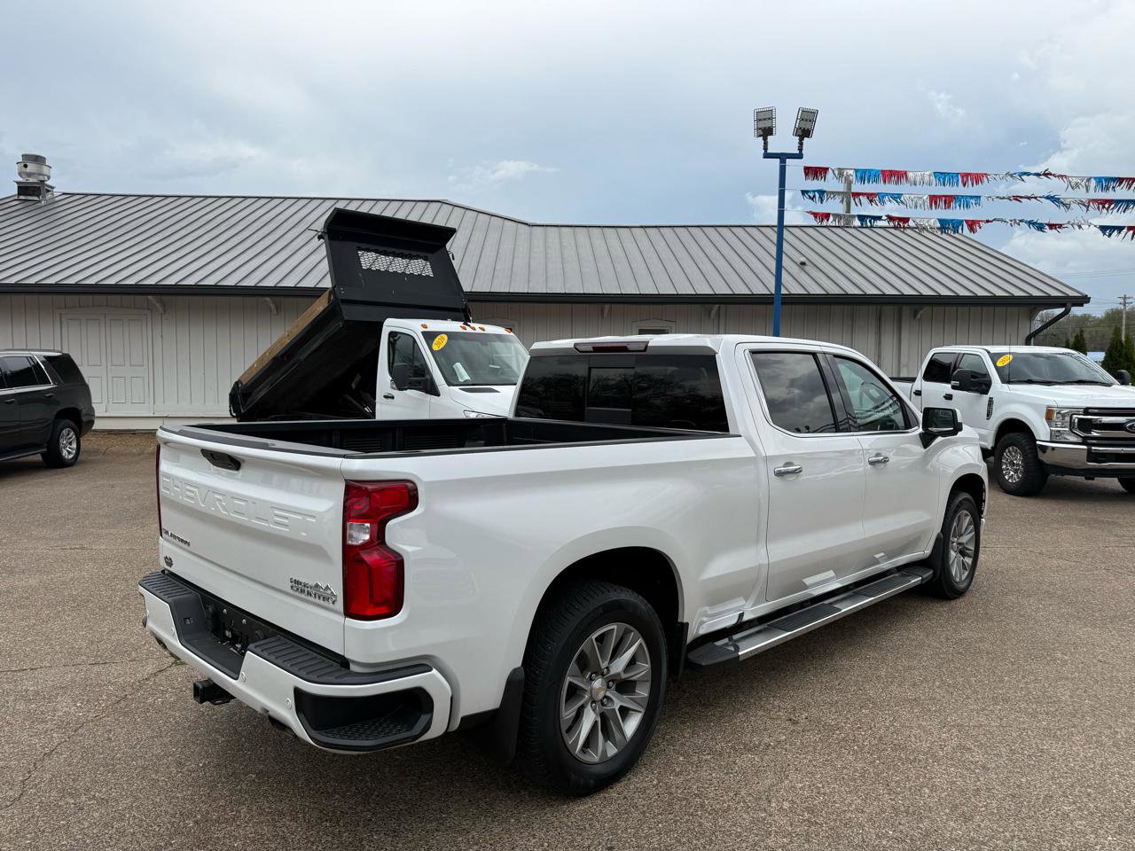 Used 2022 Chevrolet Silverado 1500 High Country w/ Safety Package II AWD/4WD image 5