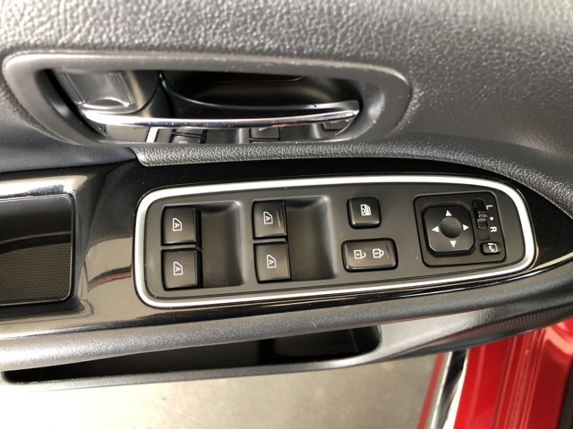 Used 2020 Mitsubishi Outlander SEL image 37