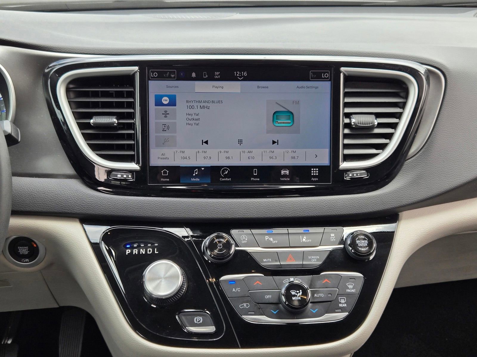 Used 2024 Chrysler Pacifica Touring-L FWD image 12