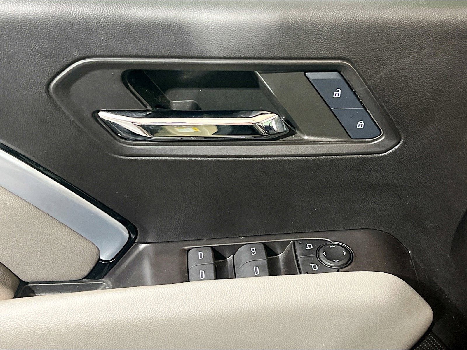 Used 2024 Chevrolet Colorado ZR2 w/ Technology Package image 13