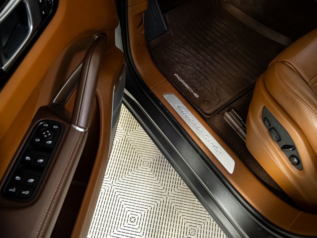 Certified 2023 Porsche Cayenne Turbo AWD/4WD image 8