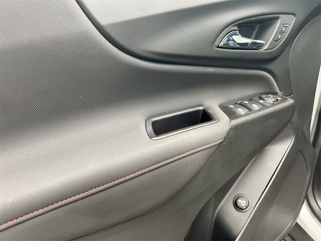 Used 2022 Chevrolet Equinox RS w/ RS Leather Package image 22