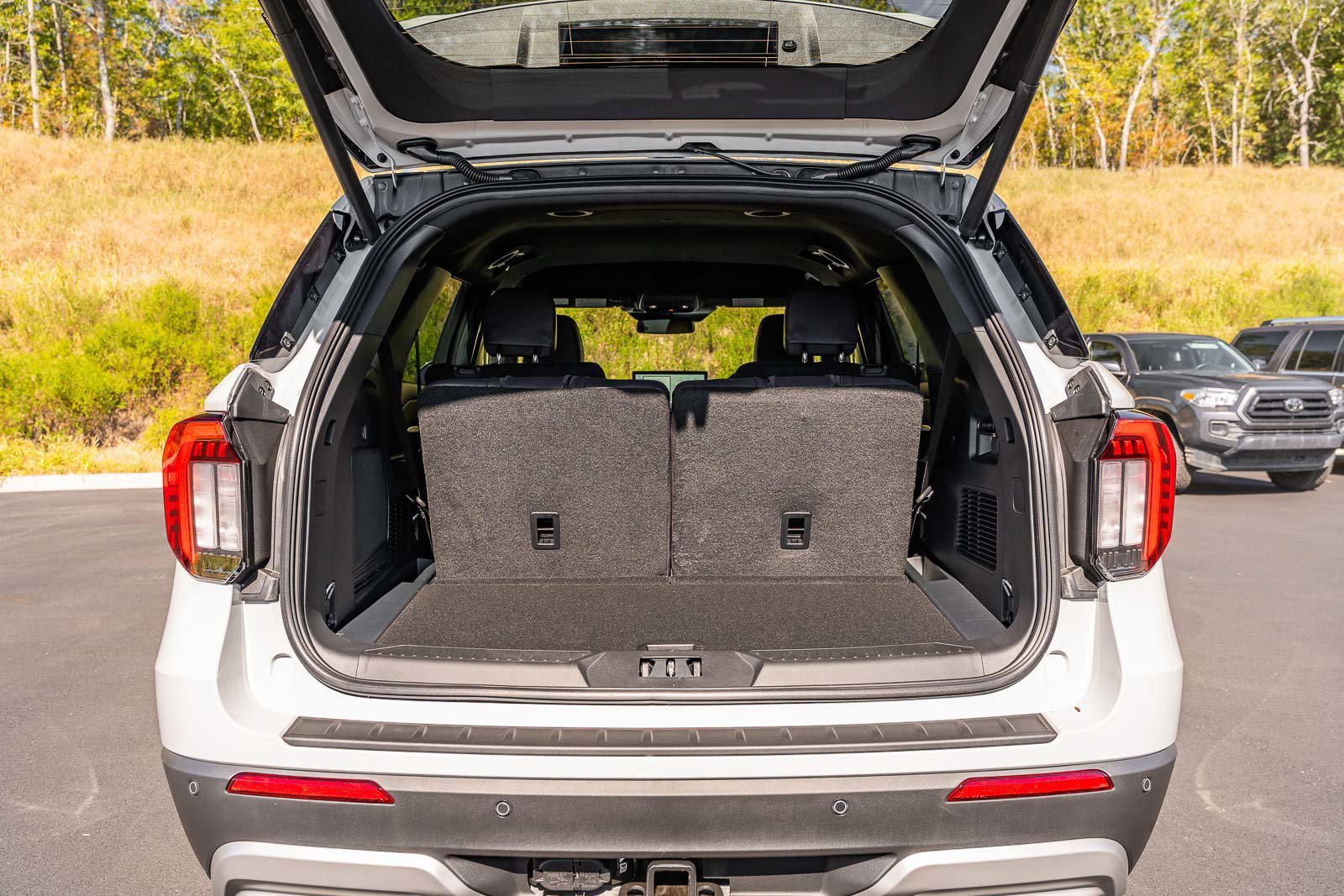 New 2027 Ford Explorer Platinum RWD image 11