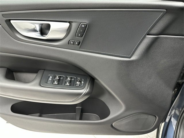 Used 2025 Volvo XC60 B5 Plus image 13