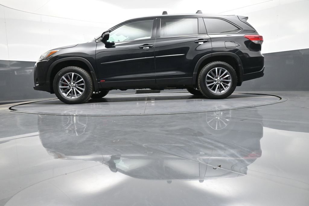 Certified 2019 Toyota Highlander XLE AWD/4WD image 35