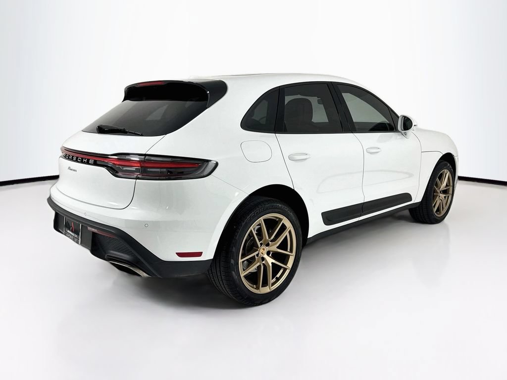 Certified 2025 Porsche Macan AWD/4WD image 9