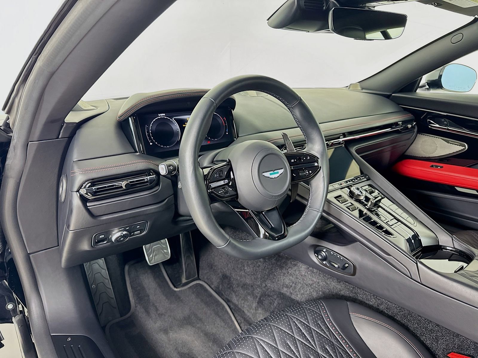 Used 2024 Aston Martin DB12 Coupe RWD image 10