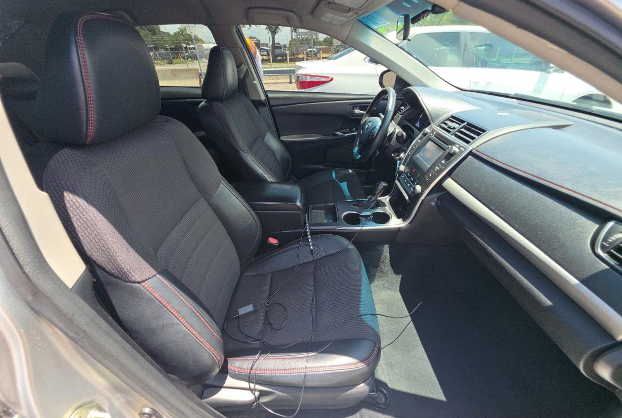 Used 2017 Toyota Camry SE FWD image 8