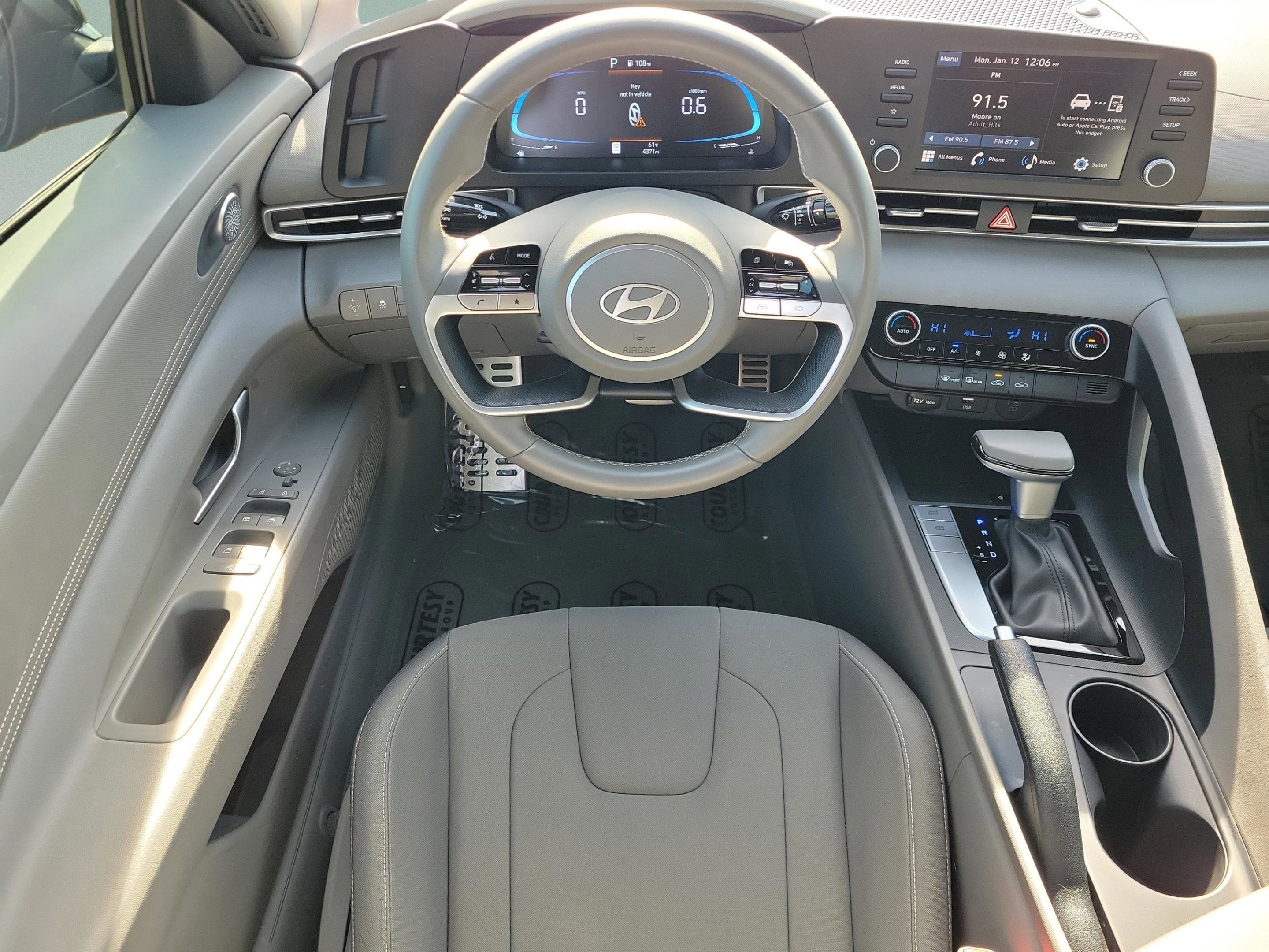 Used 2025 Hyundai Elantra Sport image 9