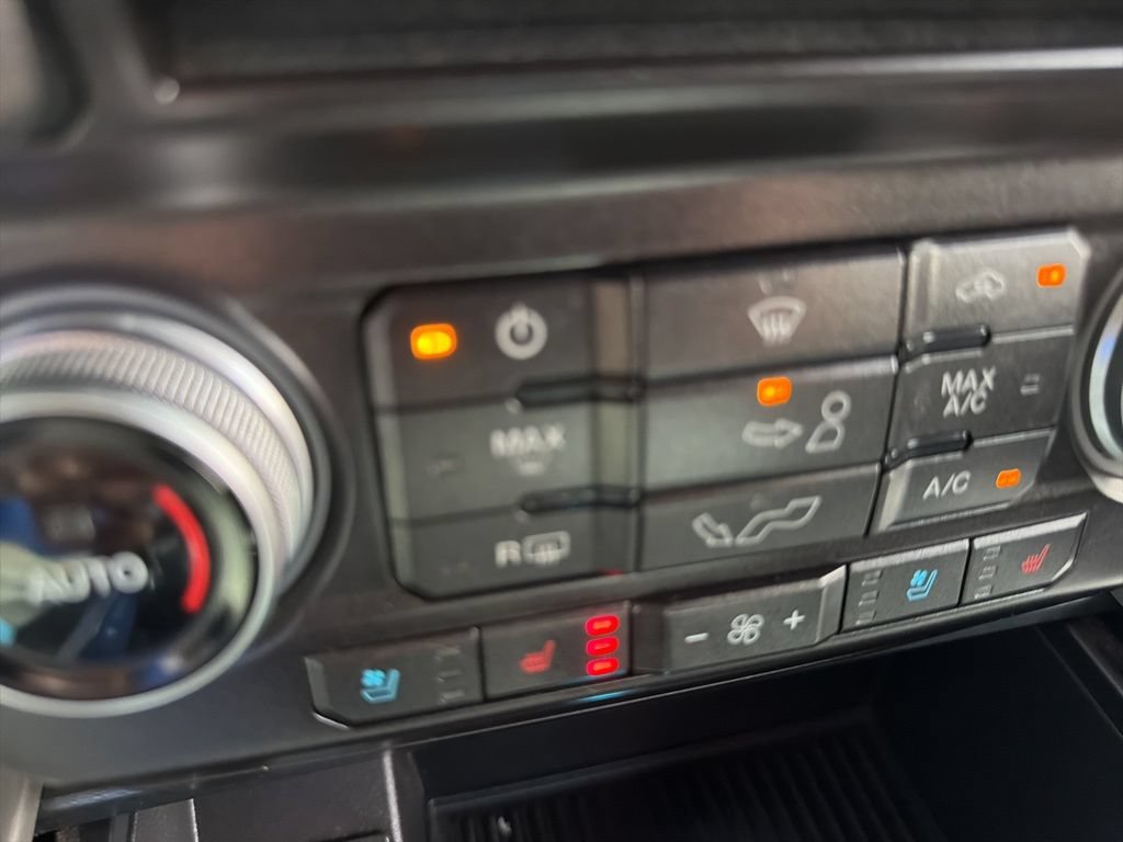 Used 2018 Ford F150 Lariat w/ Equipment Group 502A Luxury AWD/4WD image 19