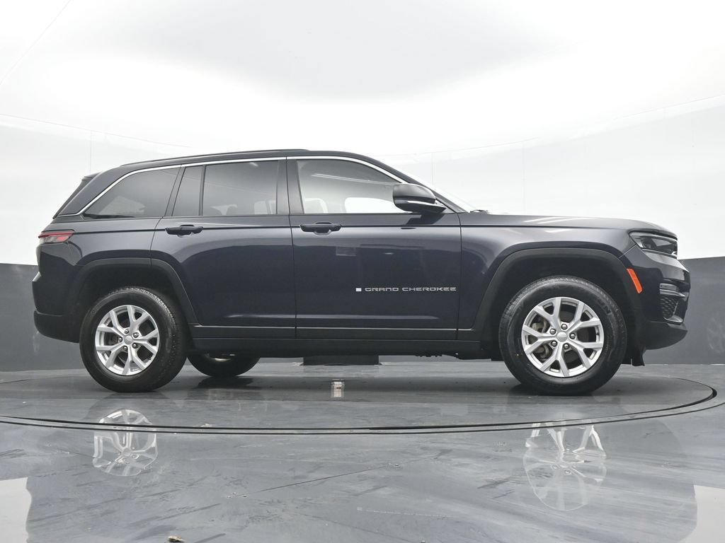 Used 2023 Jeep Grand Cherokee Limited AWD/4WD image 31