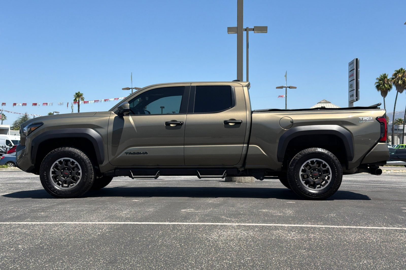 Used 2025 Toyota Tacoma TRD Off-Road w/ TRD Off Road Upgrade Package AWD/4WD image 9