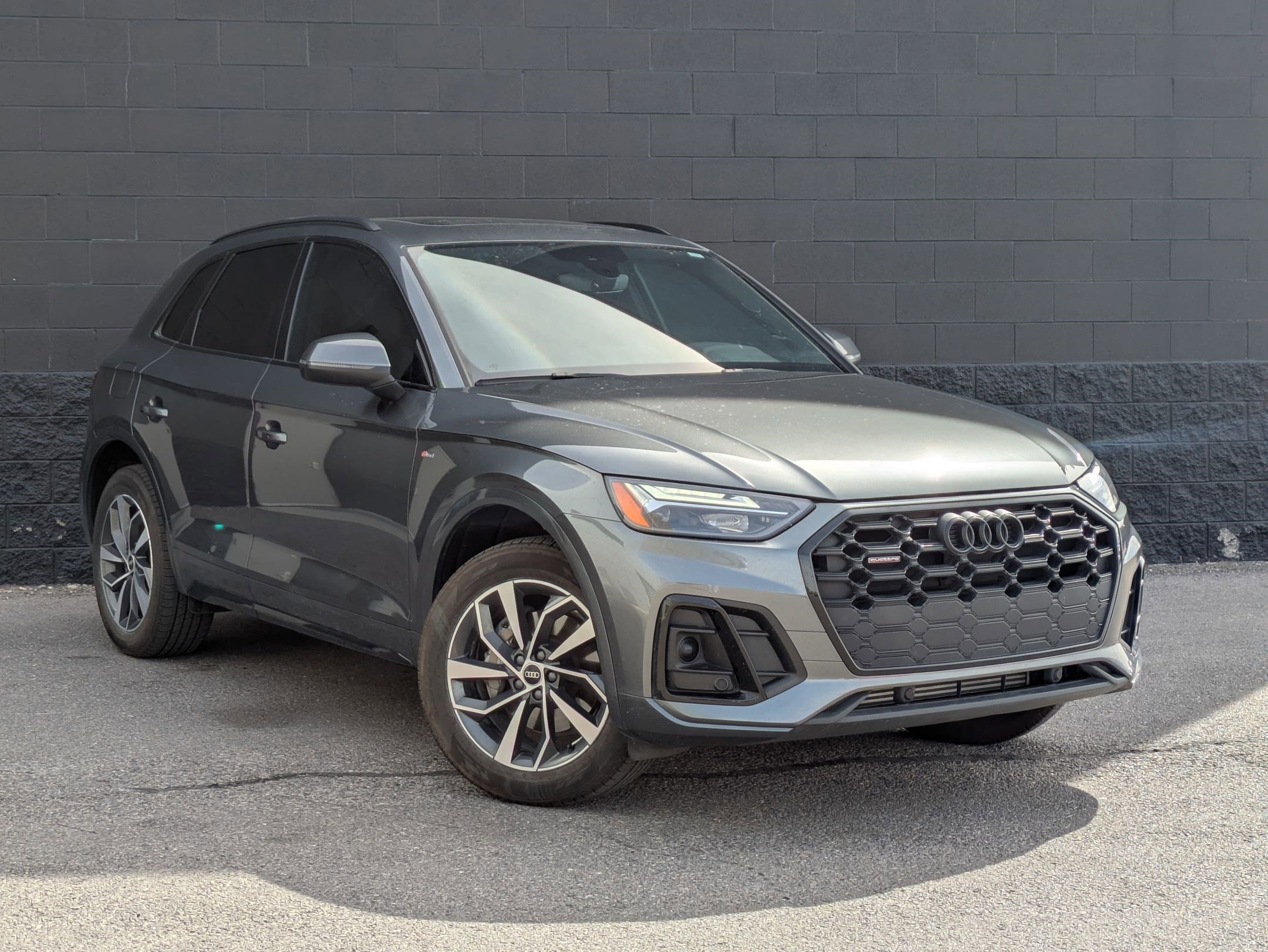 Certified 2024 Audi Q5 2.0T Premium w/ Summer of Audi Package image 3