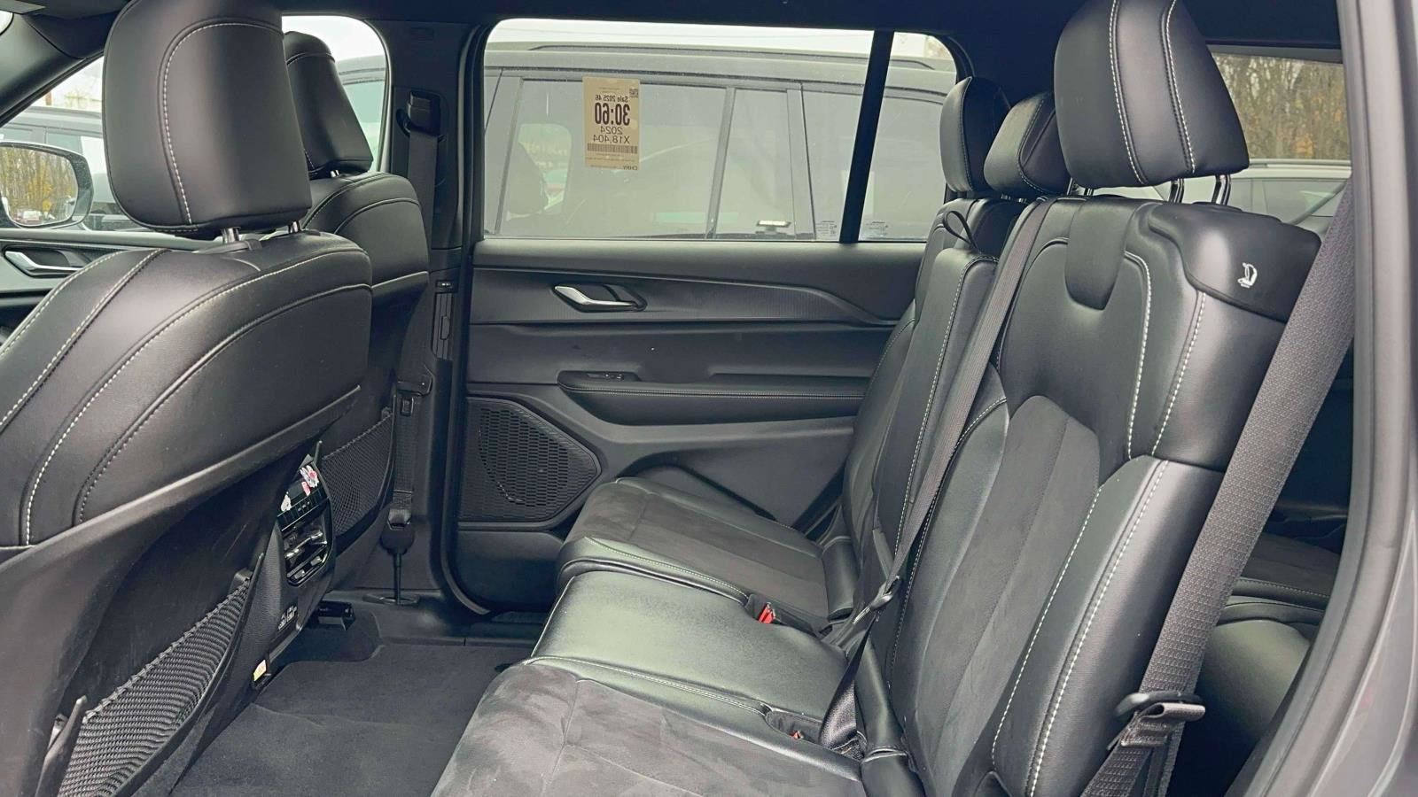 Used 2024 Jeep Grand Cherokee L Altitude image 10