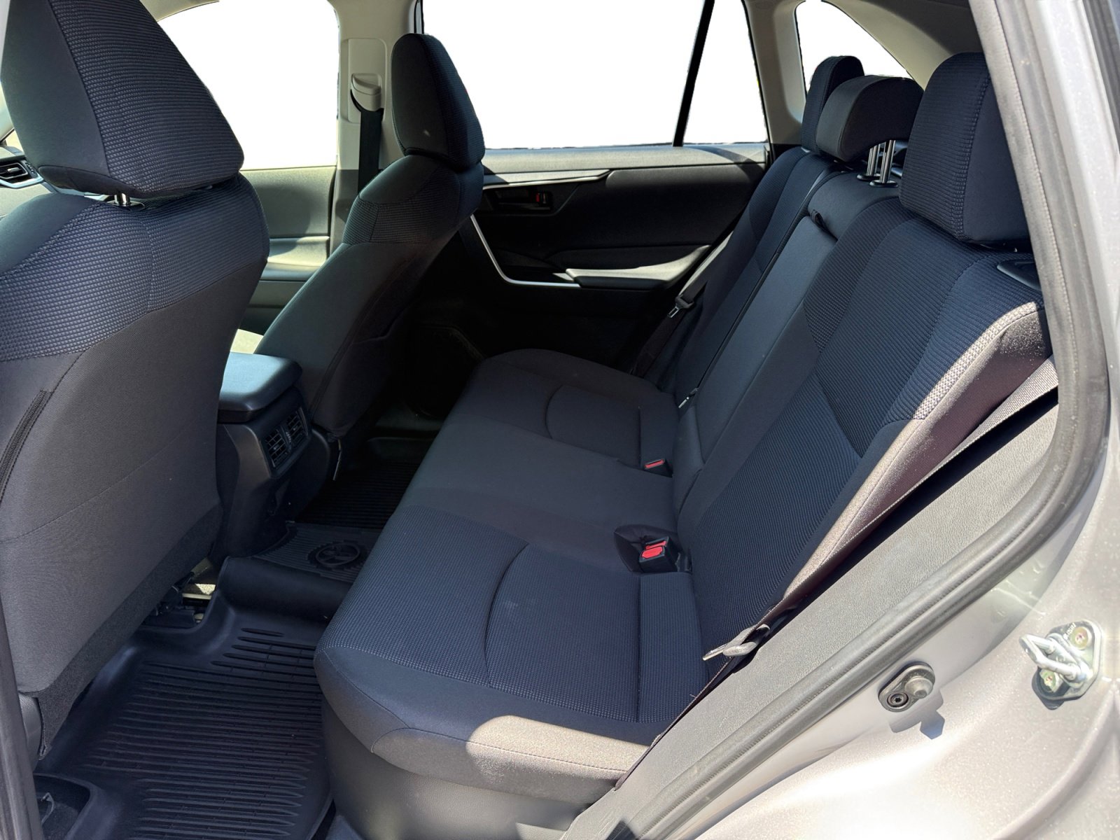 Used 2023 Toyota RAV4 LE AWD/4WD image 16
