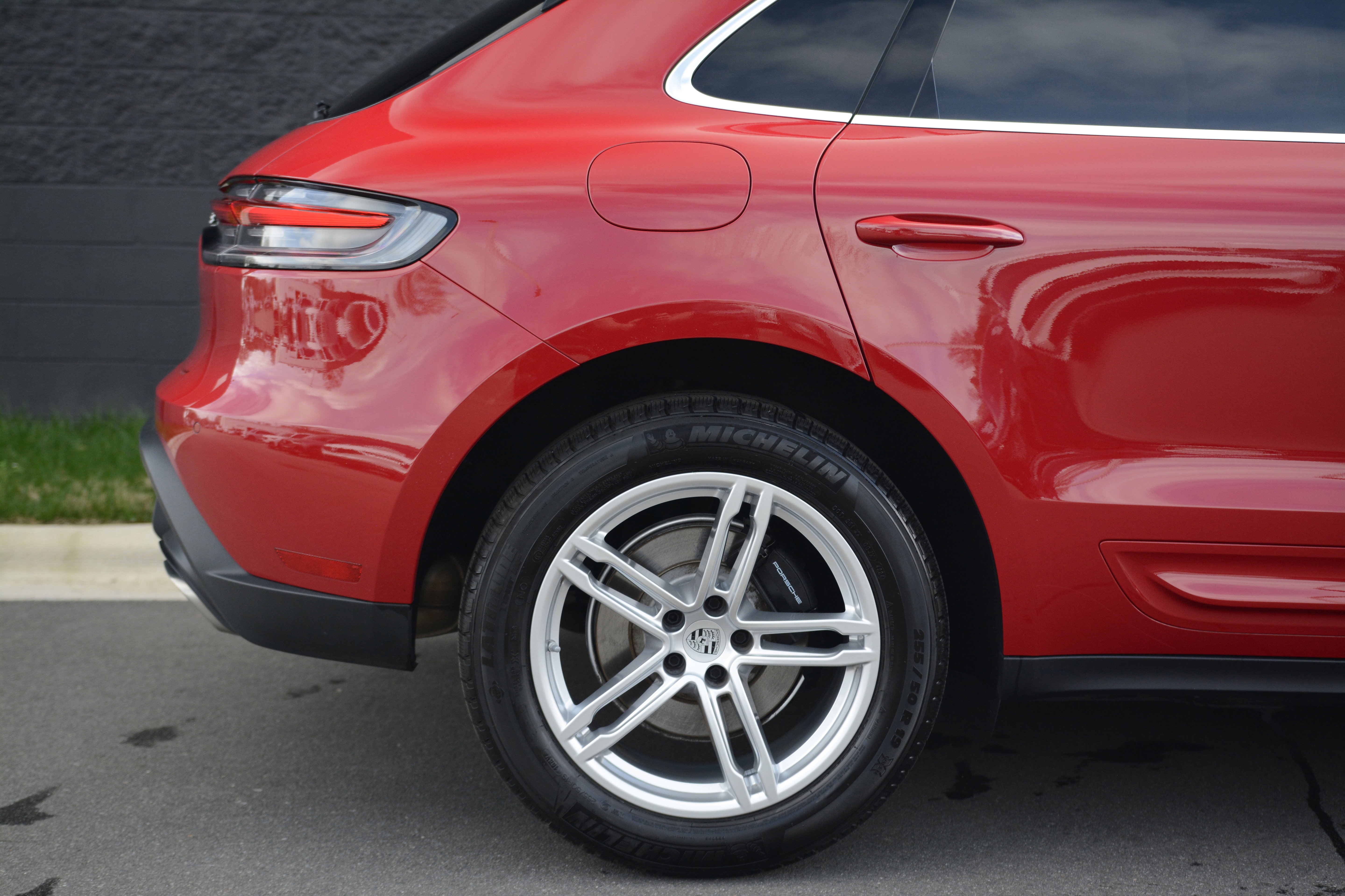 Certified 2025 Porsche Macan image 41