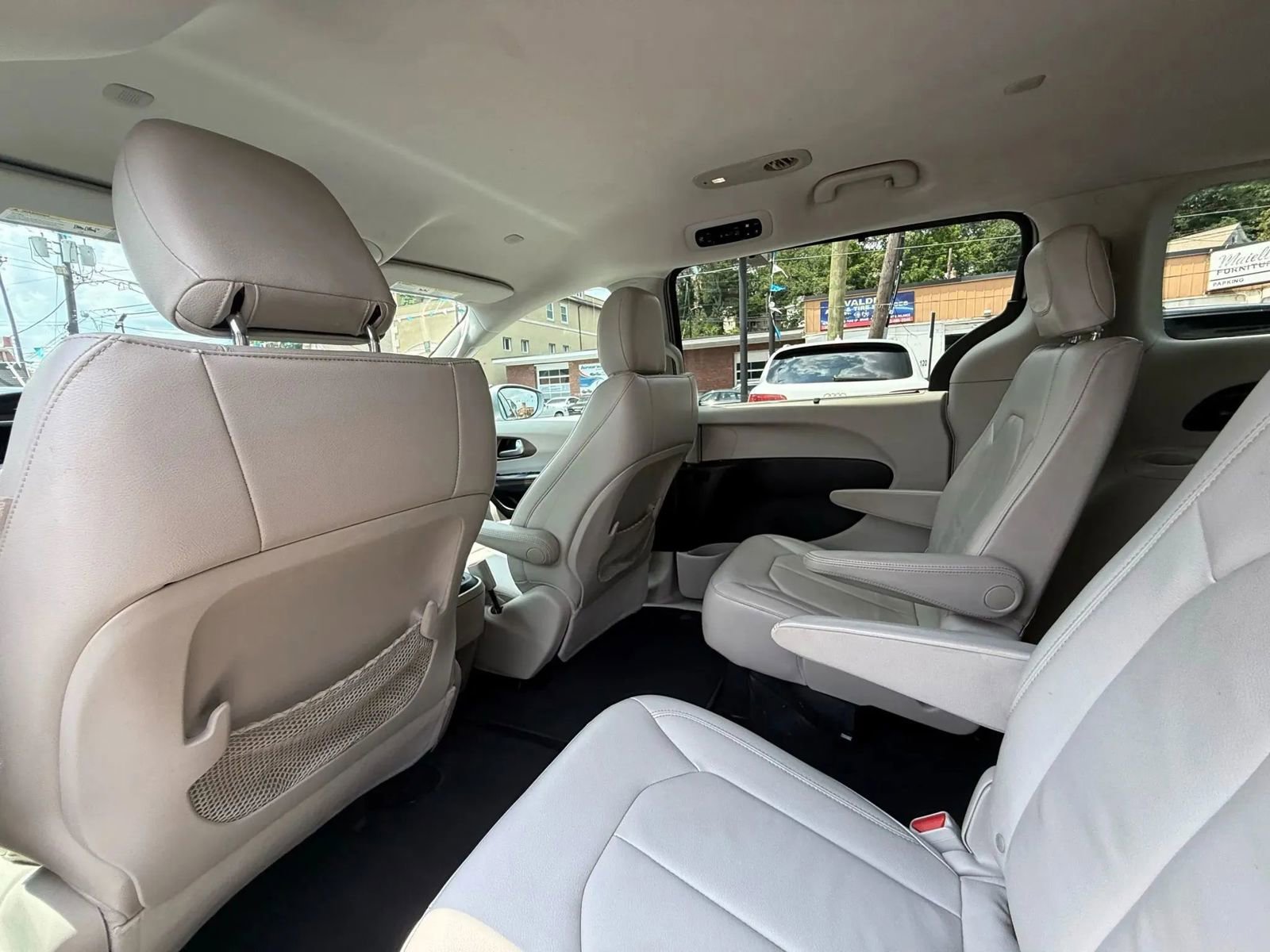 Used 2017 Chrysler Pacifica Touring-L w/ Tire & Wheel Group image 47