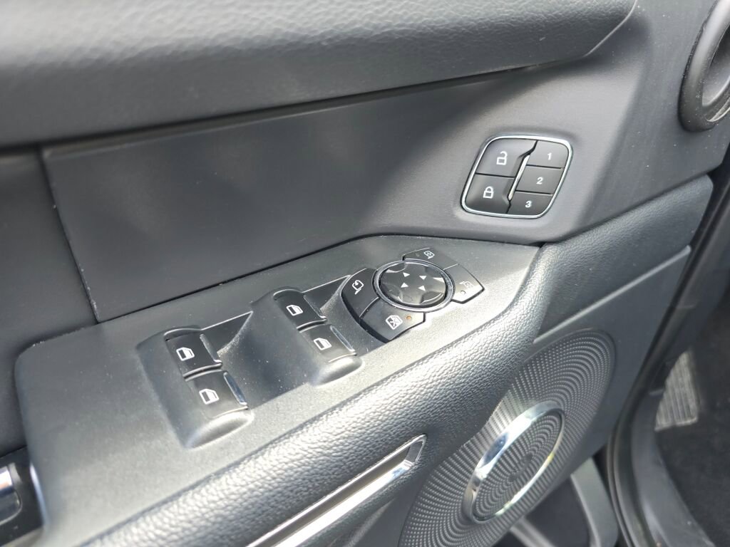 Used 2024 Ford Expedition Max XLT image 19