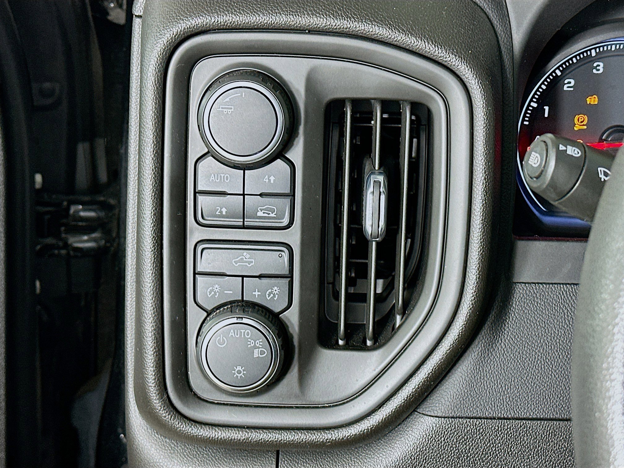 Used 2022 Chevrolet Silverado 1500 Custom image 17