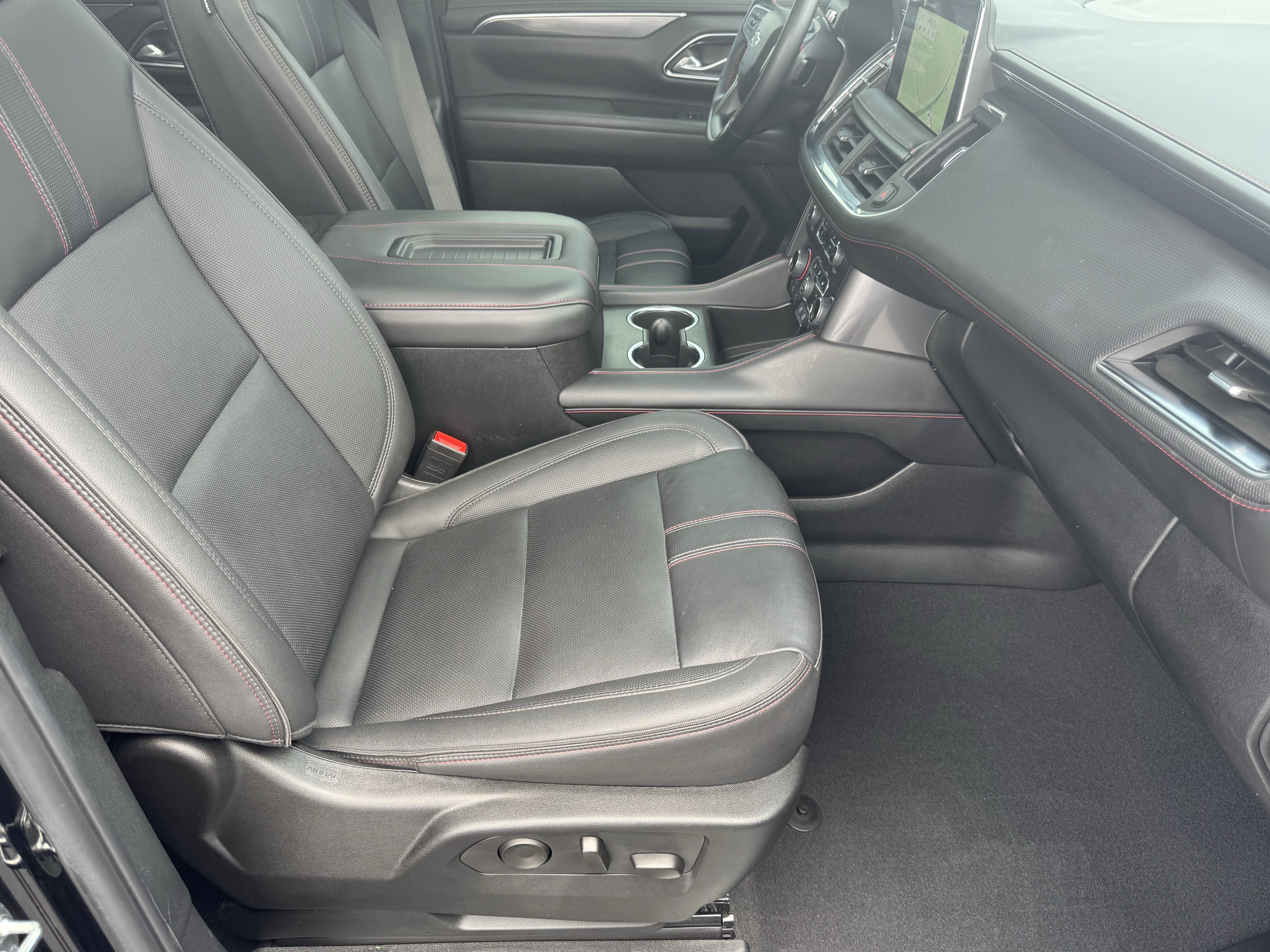 Used 2024 Chevrolet Suburban RST AWD/4WD image 16