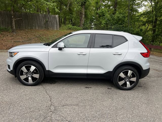 Used 2021 Volvo XC40 T5 Momentum w/ Premium Package AWD/4WD image 5