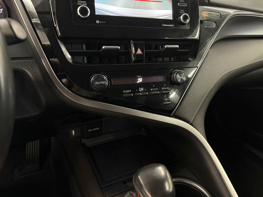 Used 2021 Toyota Camry SE FWD image 18