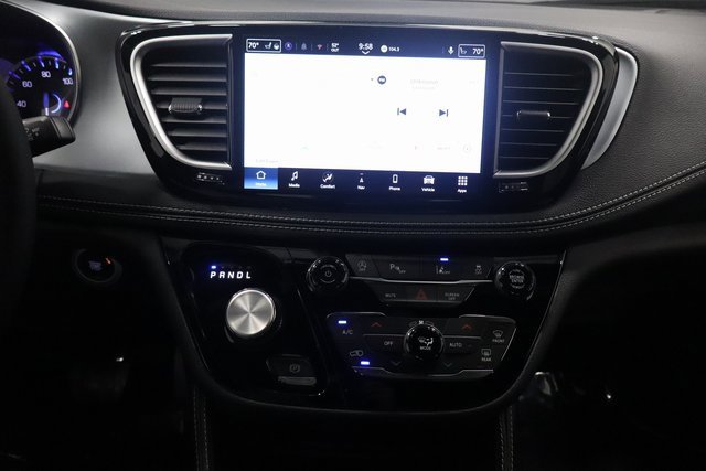 New 2026 Chrysler Pacifica Limited image 20