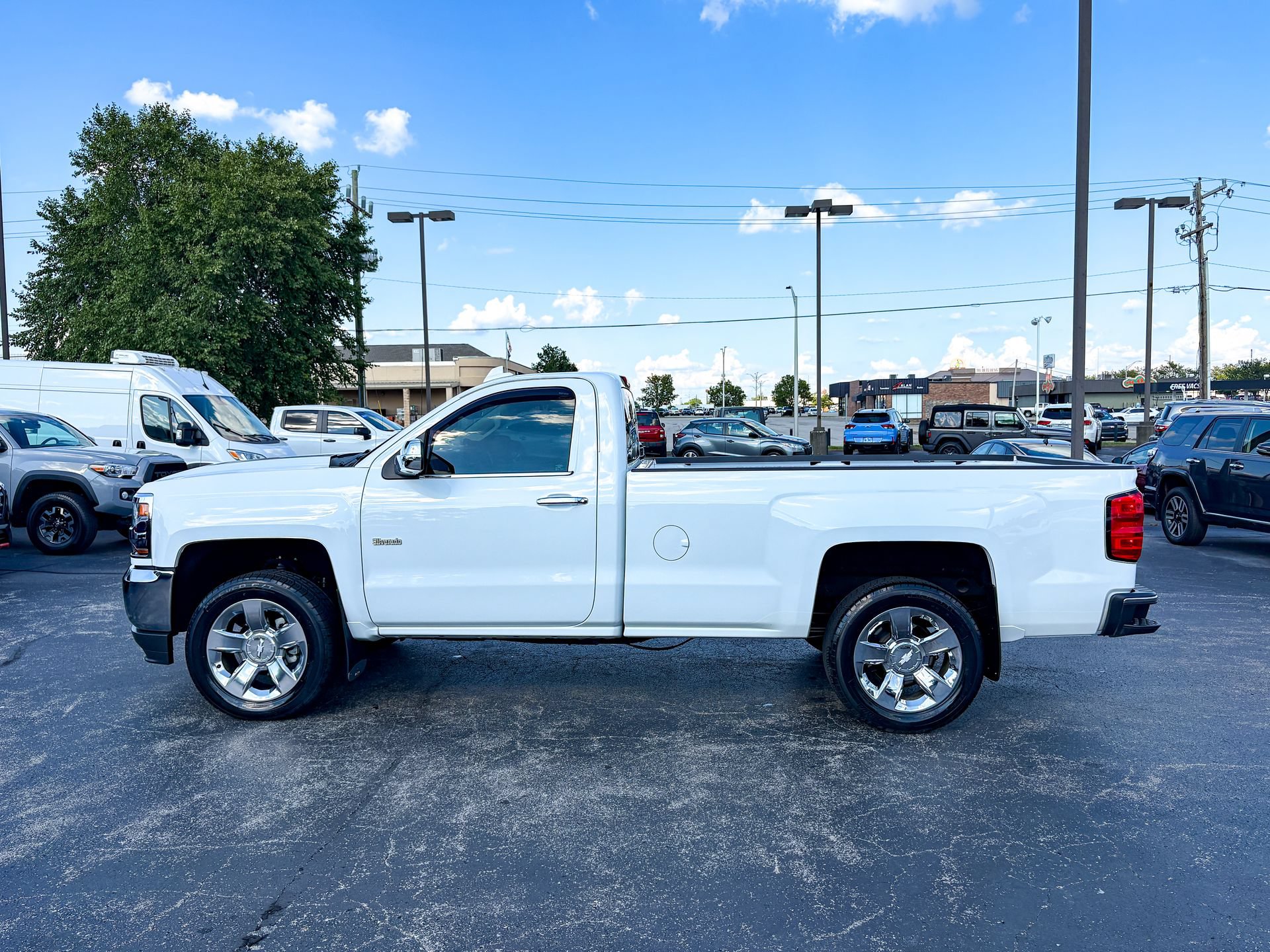Used 2018 Chevrolet Silverado 1500 LT w/ LT Convenience Package AWD/4WD image 7