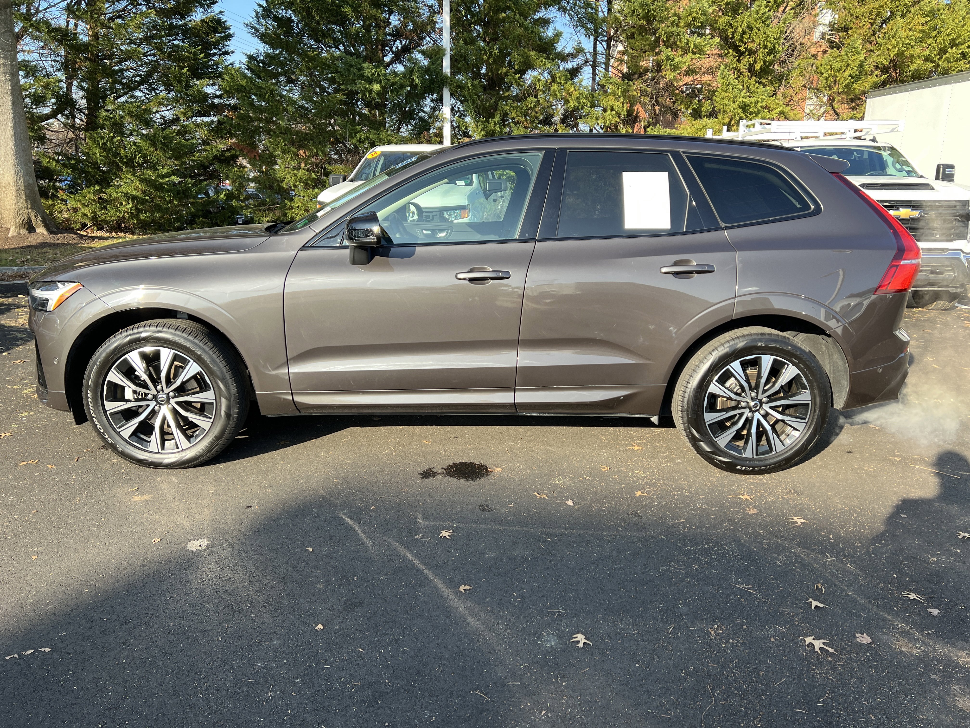 Used 2025 Volvo XC60 B5 Plus w/ Climate Package image 7