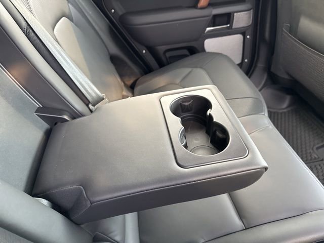 Used 2023 Land Rover Defender 130 X-Dynamic SE image 25