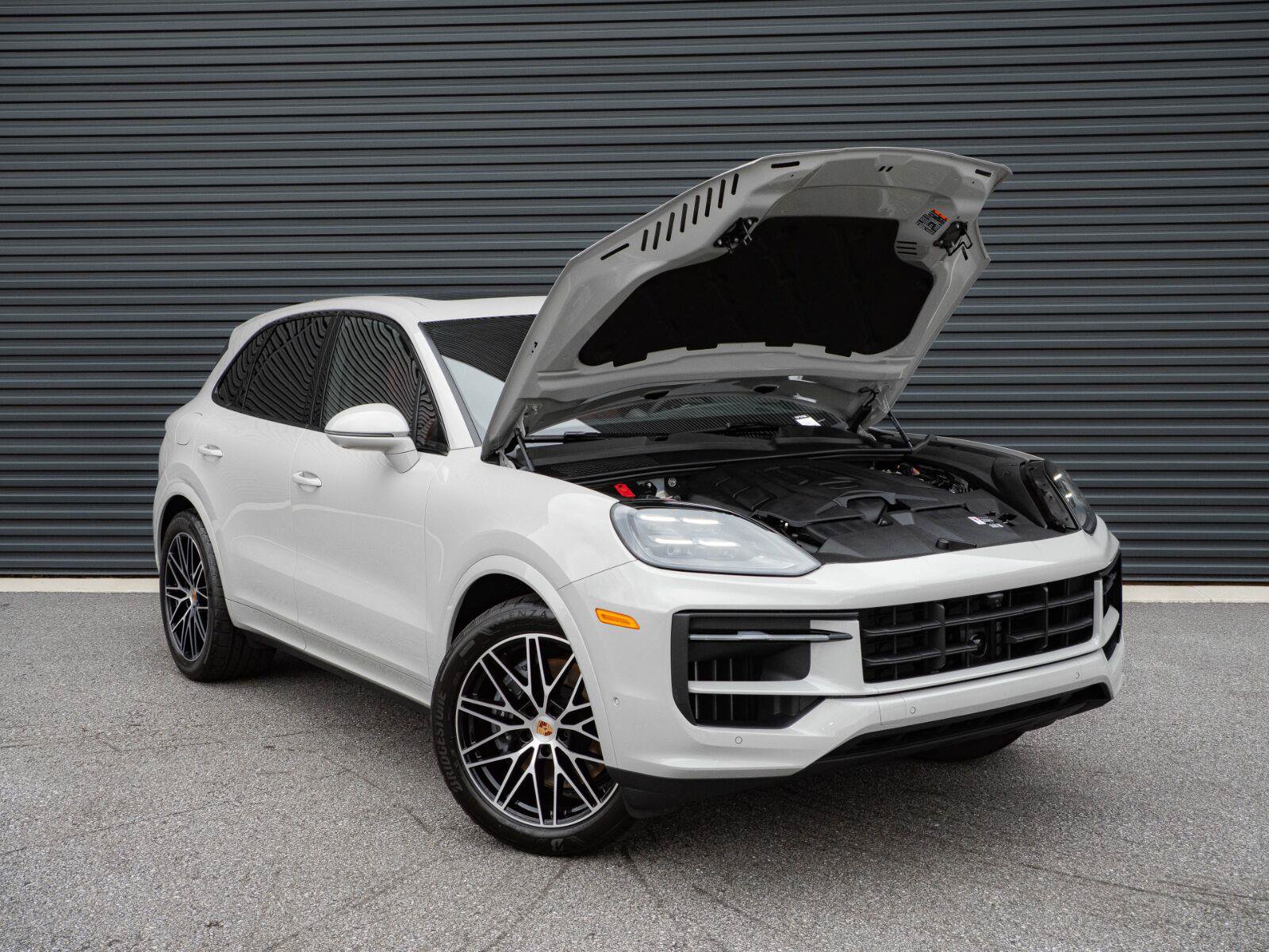Certified 2026 Porsche Cayenne AWD/4WD image 34