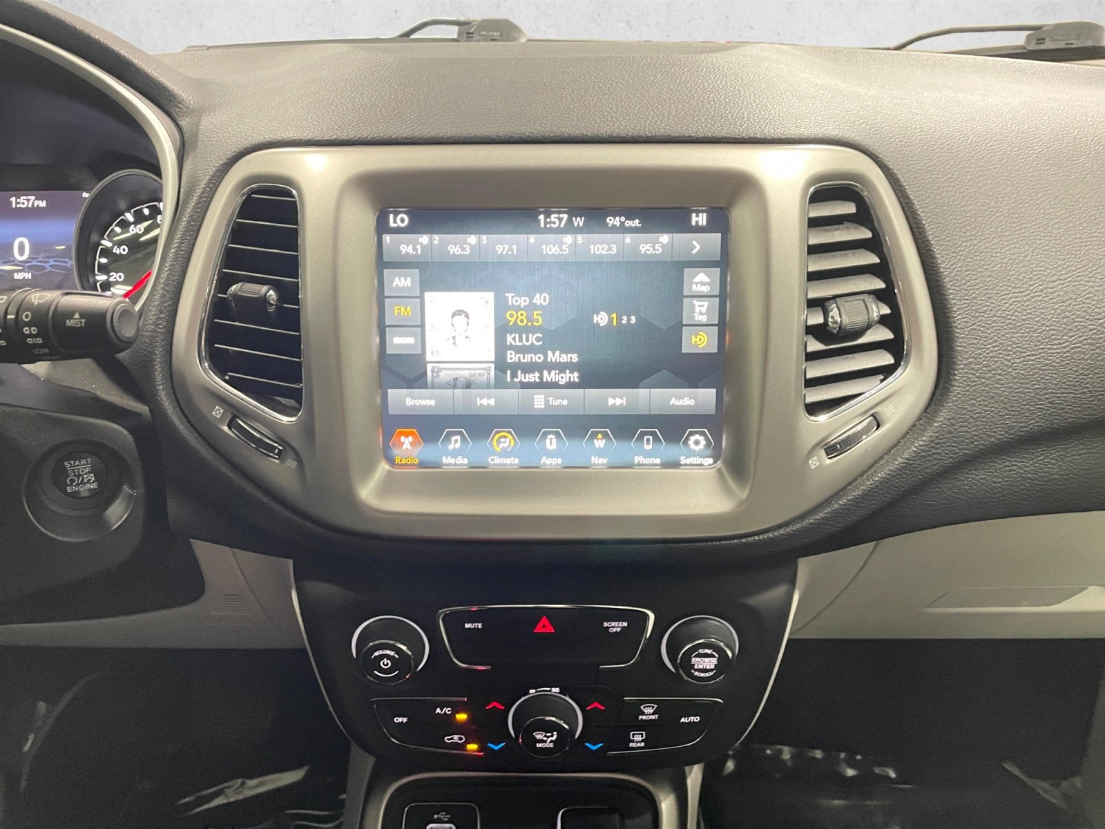 Used 2017 Jeep Compass Latitude w/ Popular Equipment Group FWD image 15