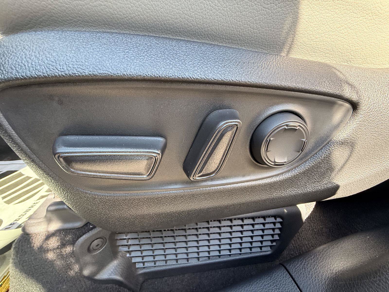 Used 2025 Toyota Sienna XLE w/ XLE Plus Package AWD/4WD image 15