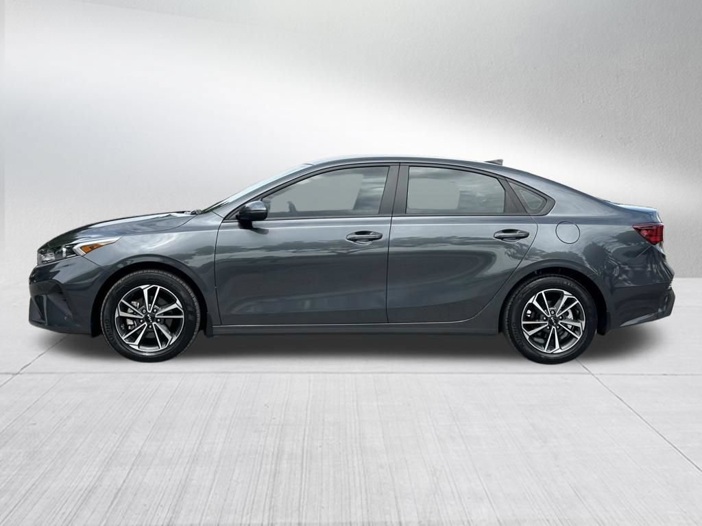 Used 2024 Kia Forte LXS w/ LXS Technology Package FWD image 8