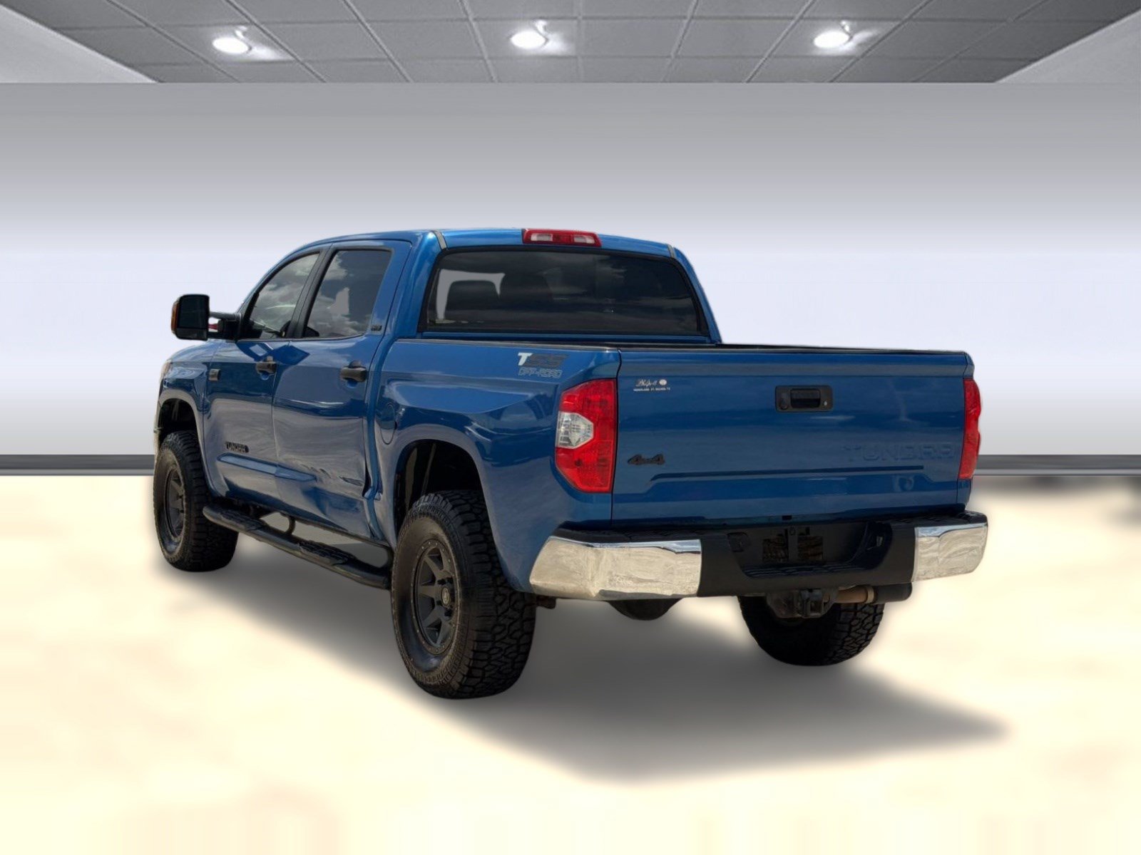 Used 2018 Toyota Tundra SR5 w/ SR5 Upgrade Package AWD/4WD image 3