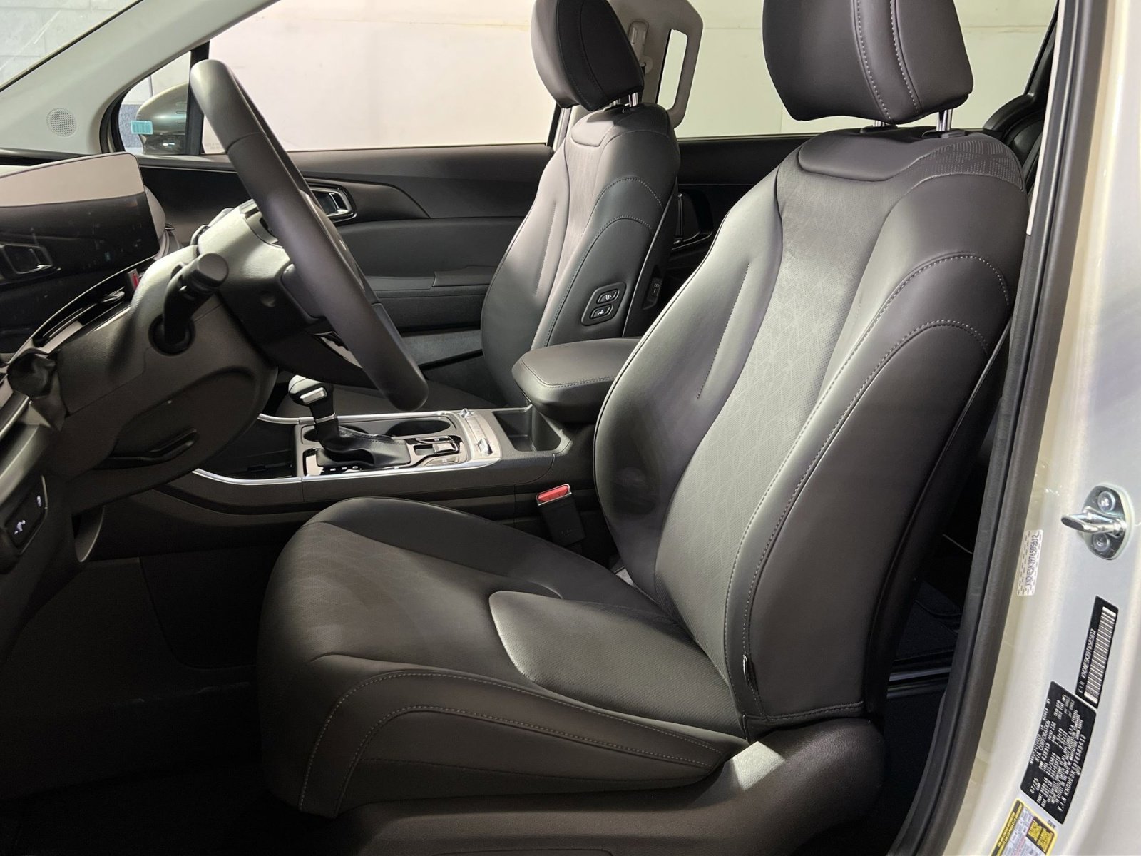 New 2026 Kia Carnival SX w/ SX Dark Edition Package image 11