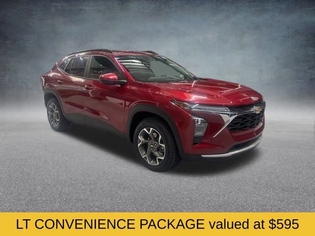 Used 2025 Chevrolet Trax LT w/ LT Convenience Package image 2