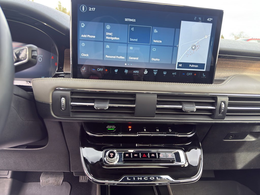 Used 2025 Lincoln Corsair Reserve w/ Equipment Group 202A image 18