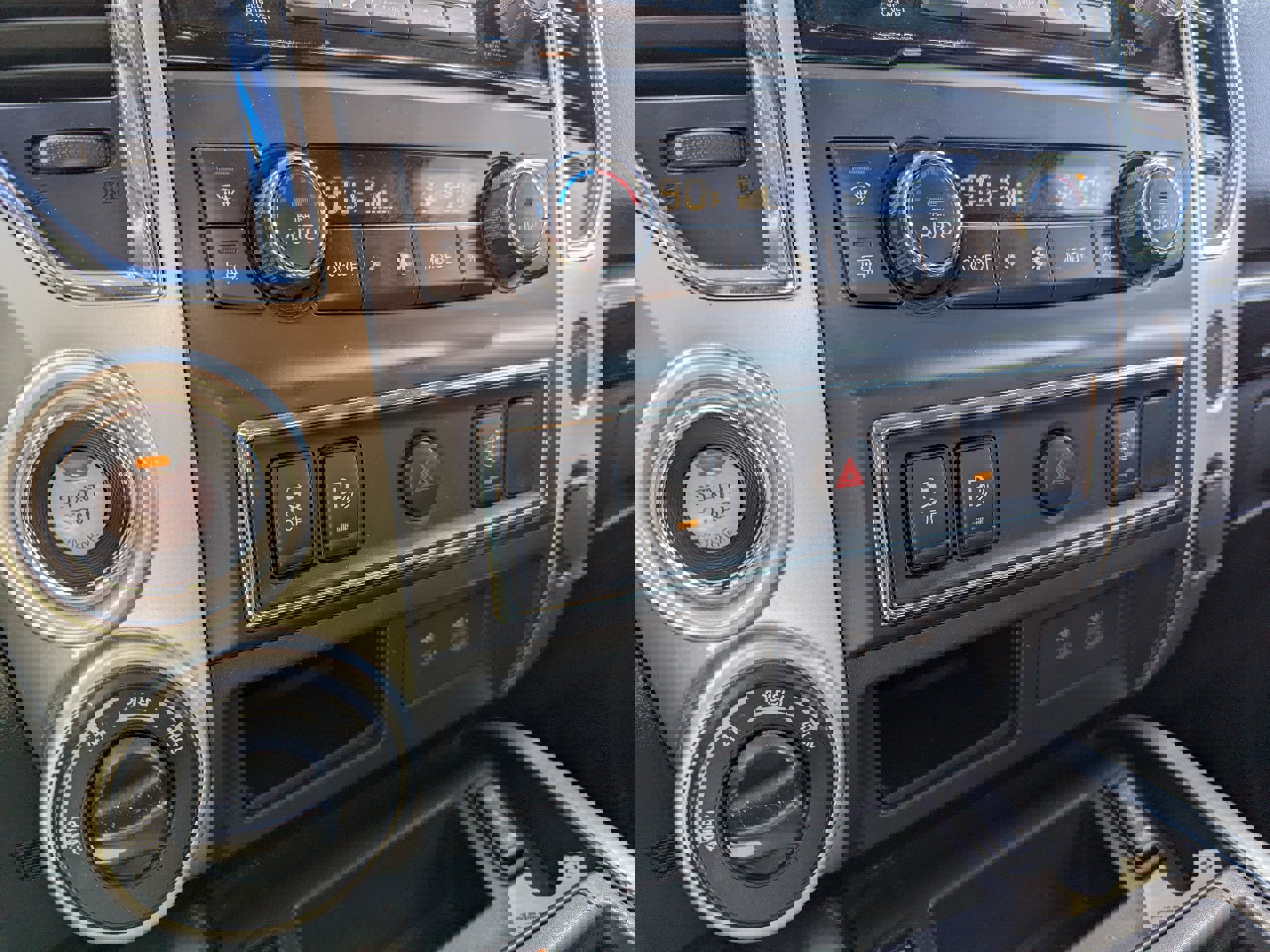 Used 2020 Nissan Titan SV w/ SV Convenience Package image 24